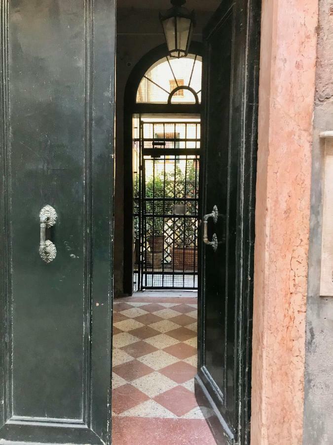 Melusina Apartments Rialto Венеция Экстерьер фото